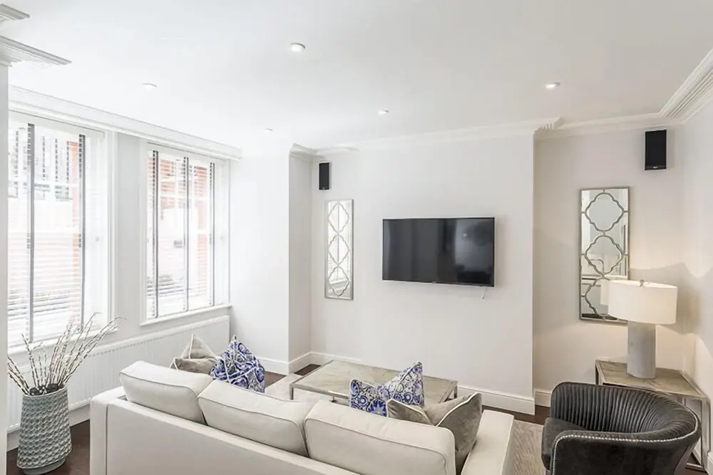 Luxury Three Bedroom - Flat 132 Lower Ground Floor