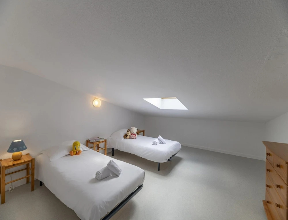 Voir la photo 1 — 3 BED Apartment With Garden