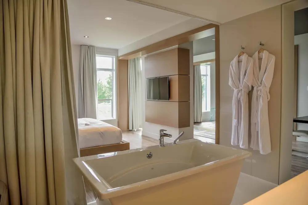 Executive Double Suite with golf view (full double bed)