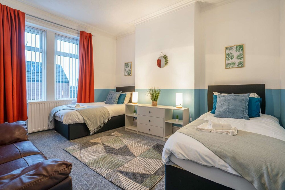 3 Bed-free Parking-close to City