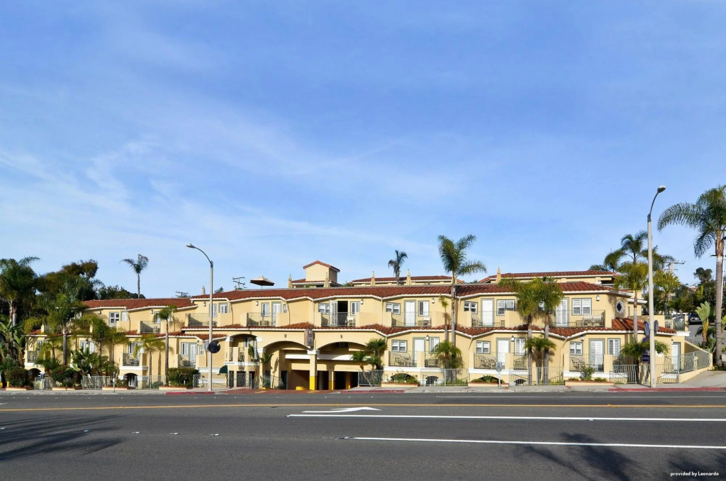 Laguna Brisas - A Beach Hotel