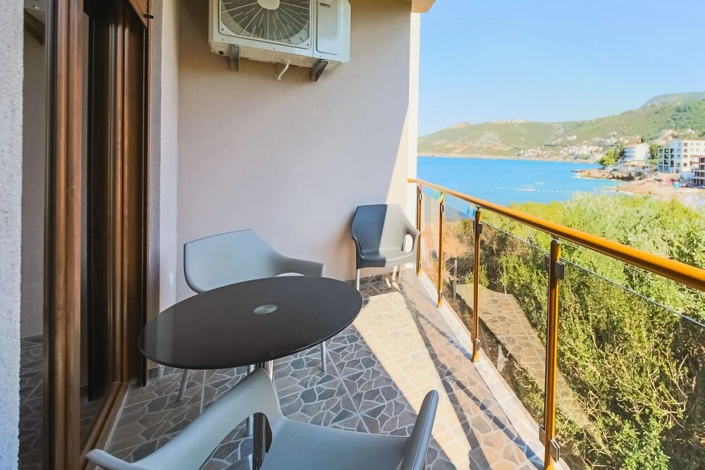 Balcony & Terrace
