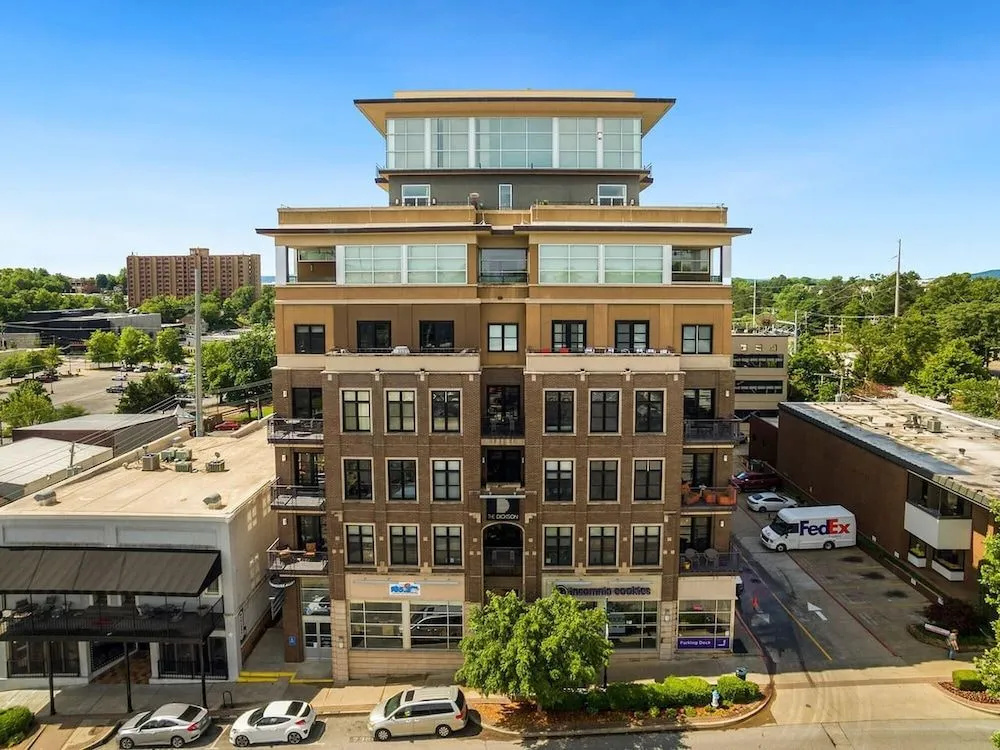 The East View - Overlooks Downtown - Steps to Dickson