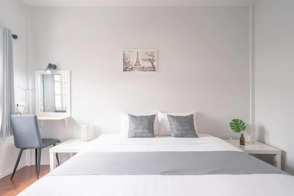 Standard Double room with balcony (full double bed)
