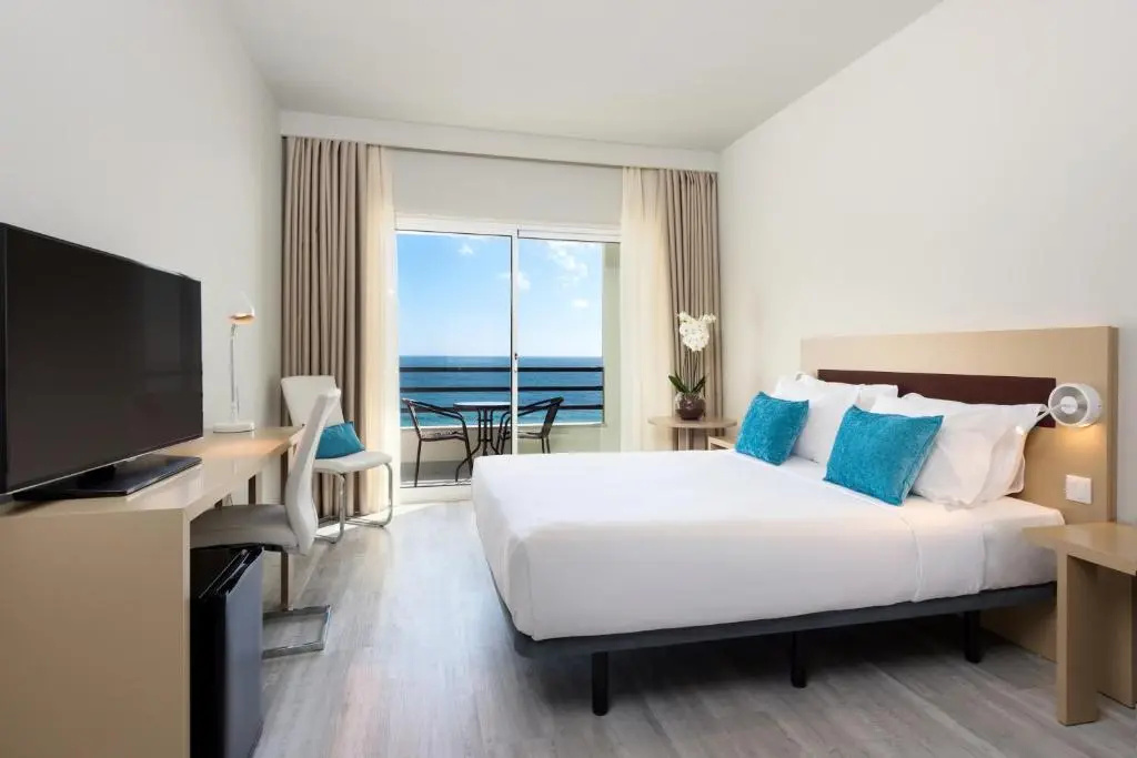 Premium High Floor Double room oceanfront (full double bed)