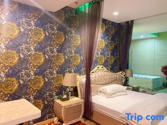 Номер Luxury в Yiyue Express Hotel