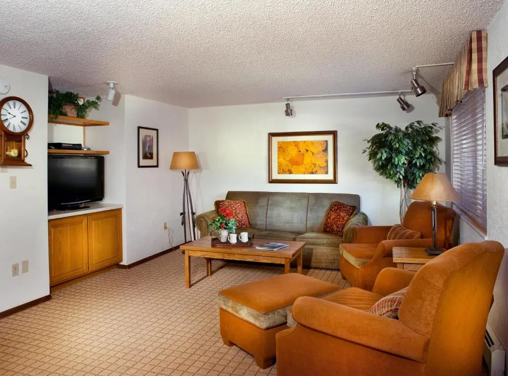2 Bedrooms Villa