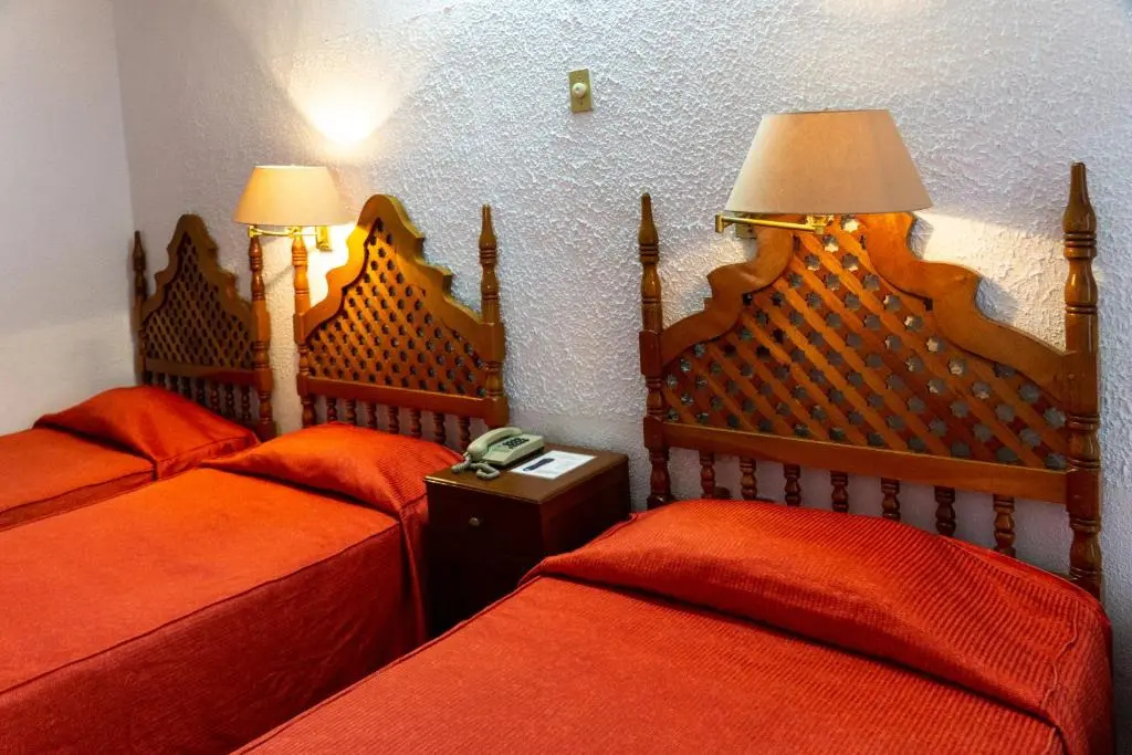 Standard Triple room