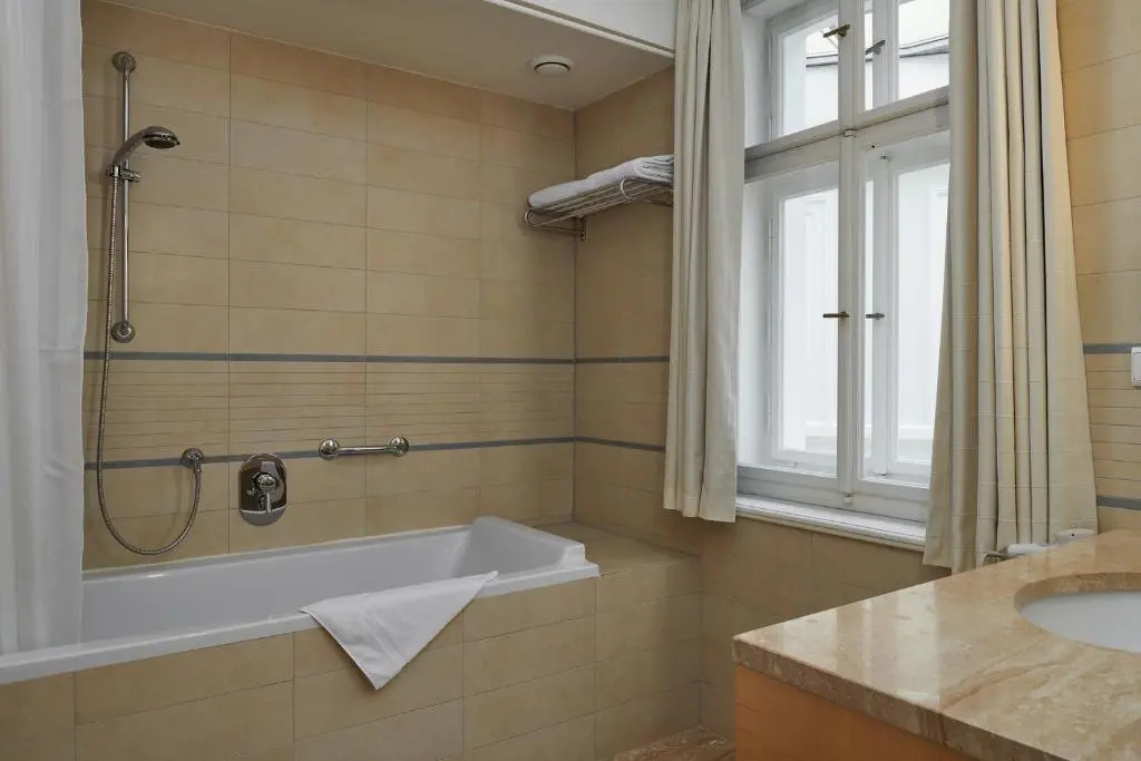 Ventana Hotel Prague - Tap to explore photos