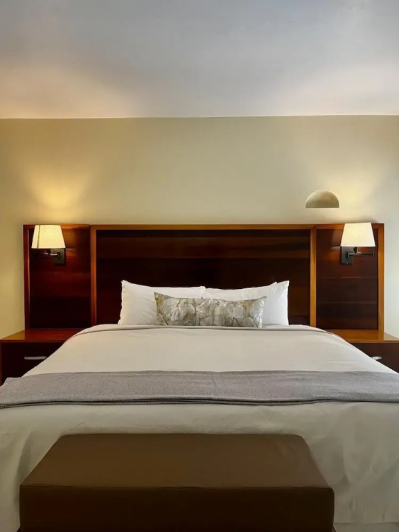 Standard room with pool view