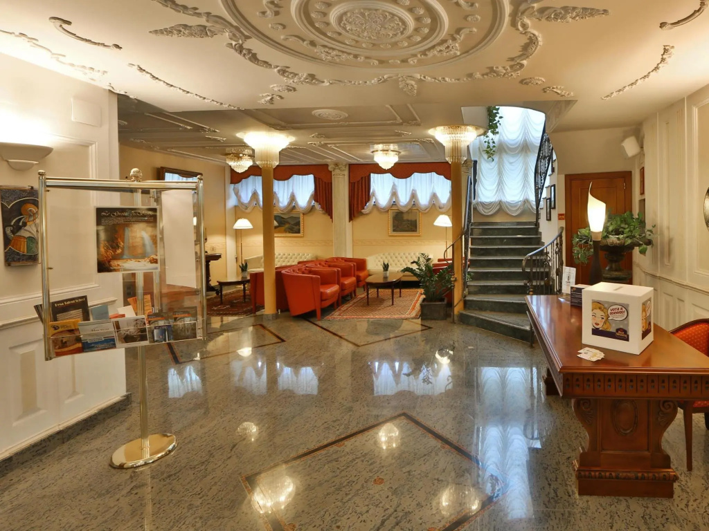 Lobby & Reception