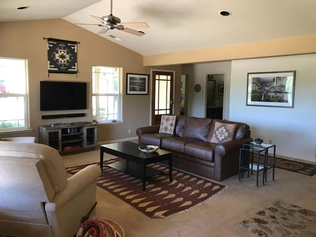 3 Bedrooms Cottage