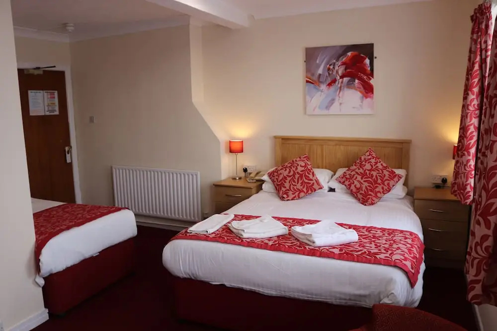 Standard Triple room
