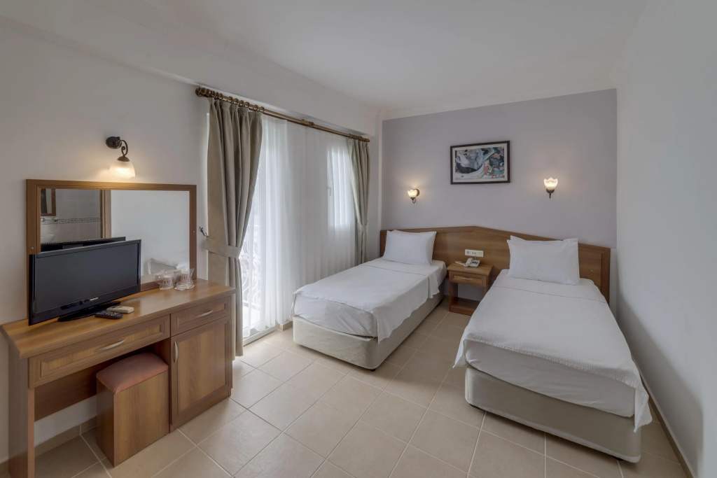 Karbel Beach Hotel — 3
