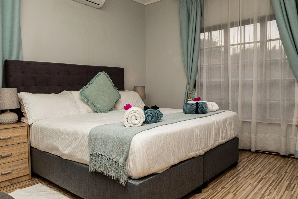 Executive Double room (full double bed)