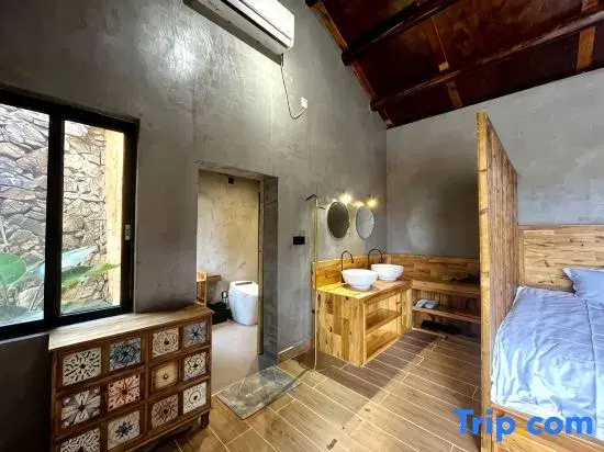 Standard Double room with courtyard view (twin beds)