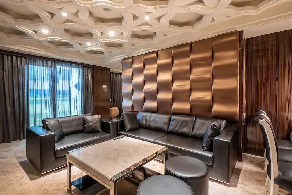 Luxury Suite