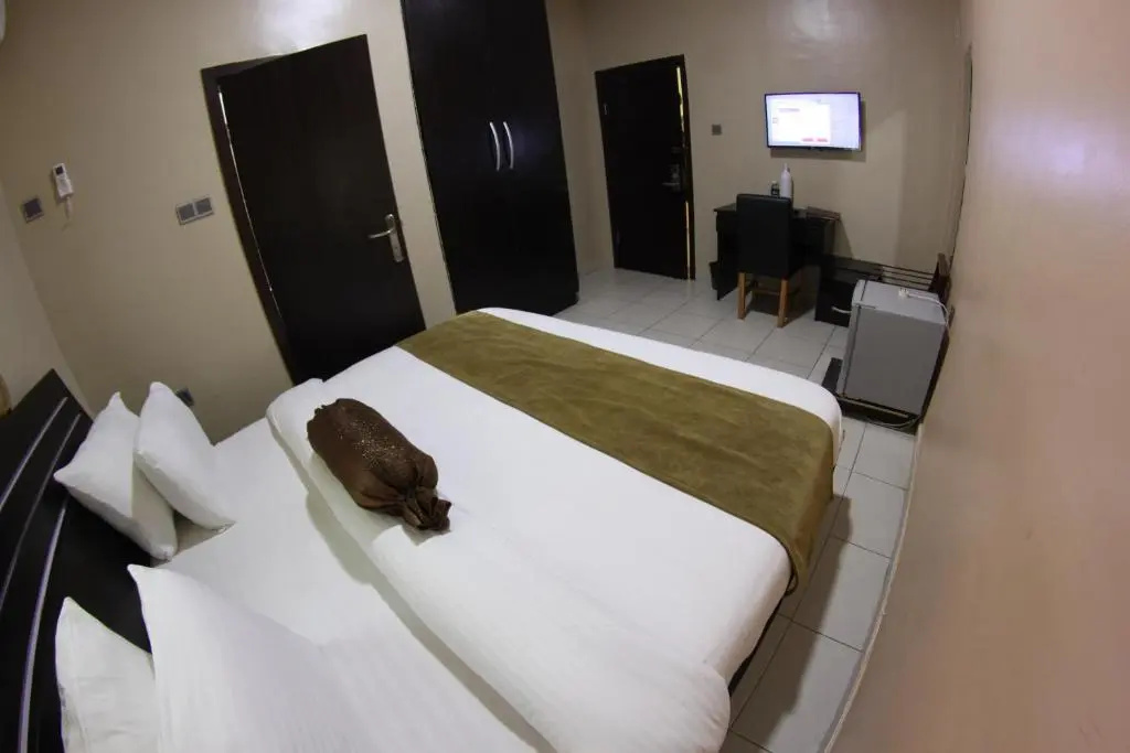 Deluxe Double room (full double bed)