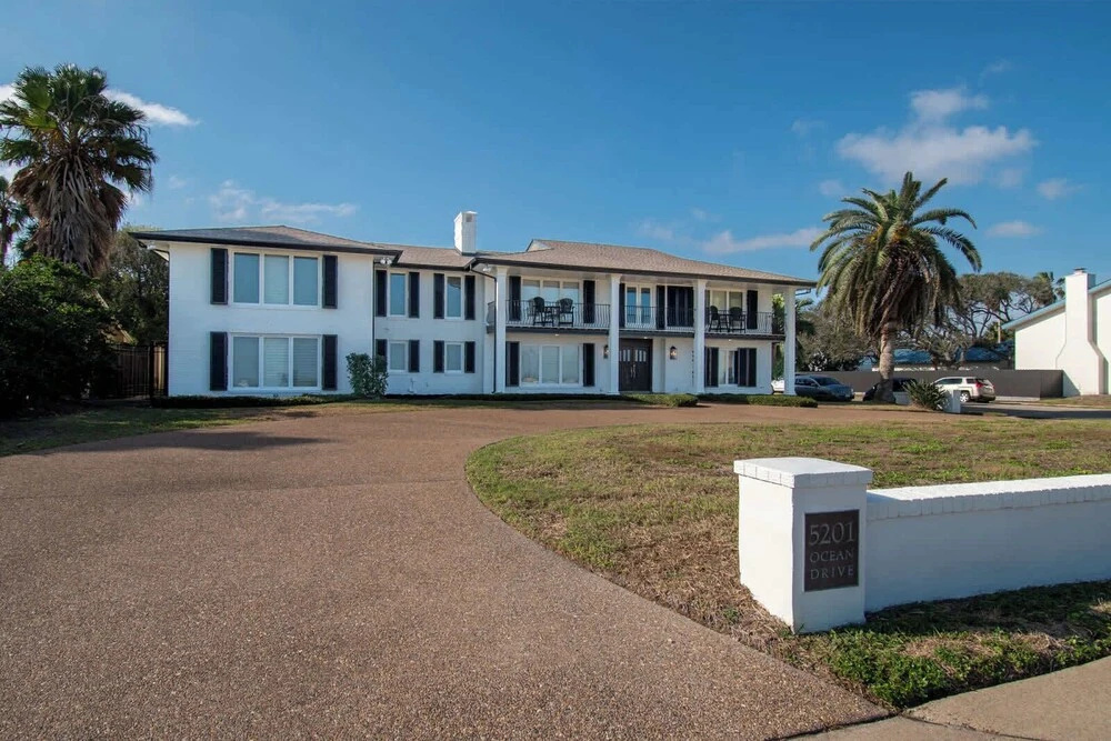 Ocean Drive Grand Estate Sleeps 54 Pool