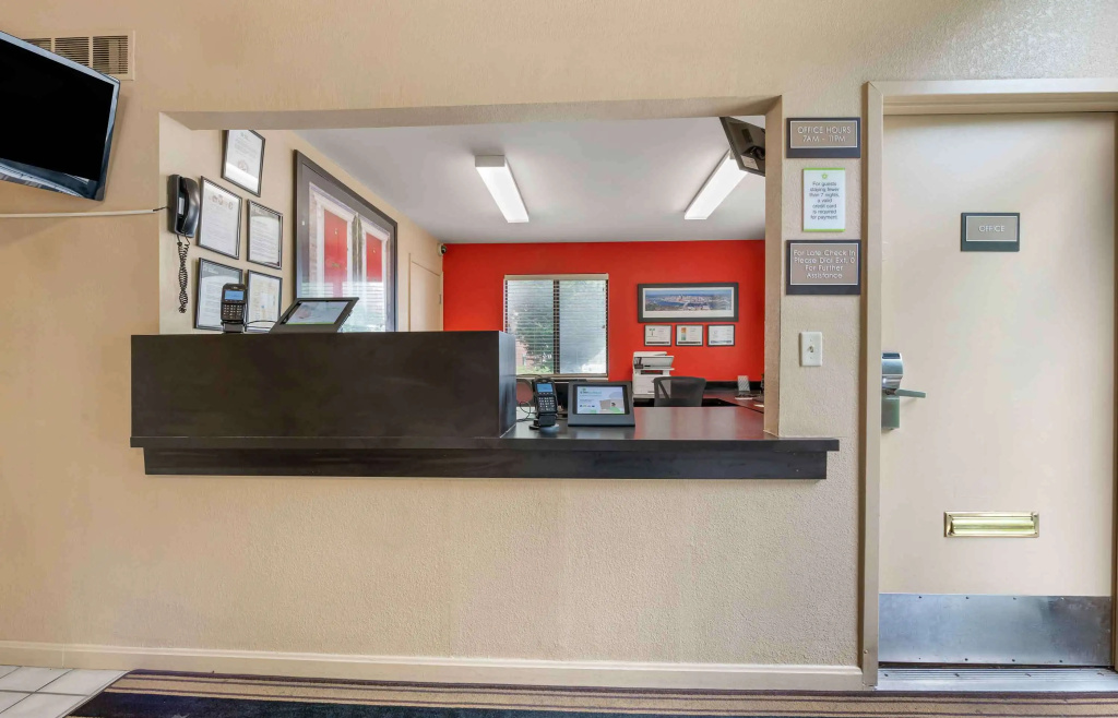Lobby & Reception