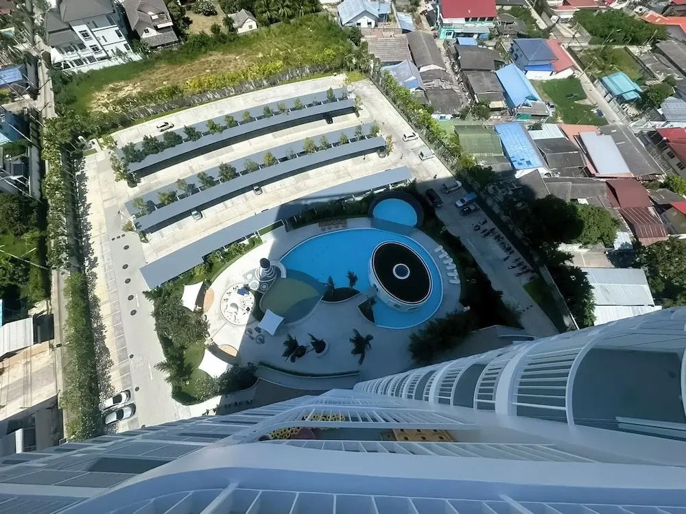 Brand New 1 Bedroom Seaview Condo - BWC