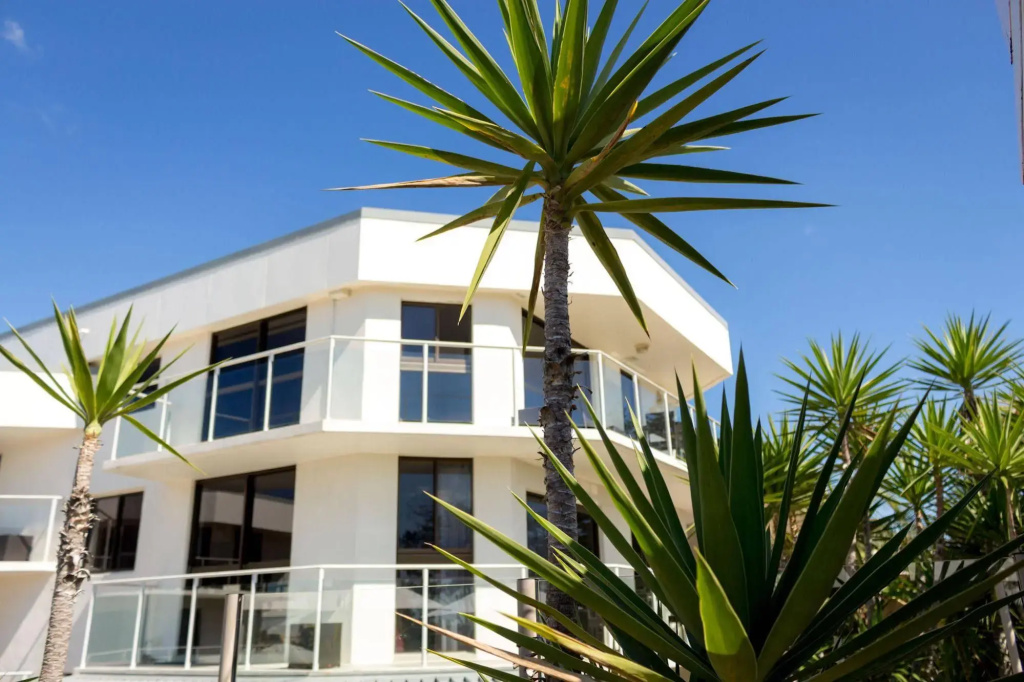 Bayview Beachfront Apartments, in town right on the beach
