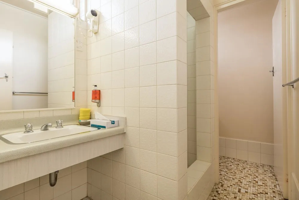 Economy Double room (twin beds)