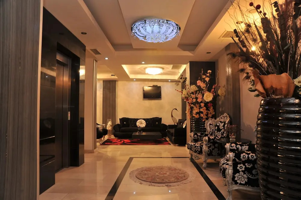 Lobby & Reception
