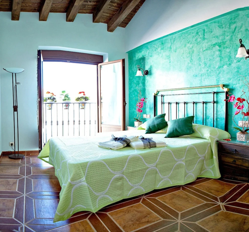 3 Bedrooms Cottage with balcony
