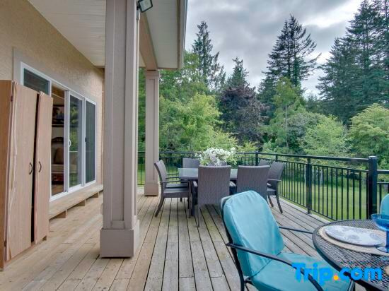 Vancouver Stay --- Victoria Island , Sooke Waterfront House With Private Dock