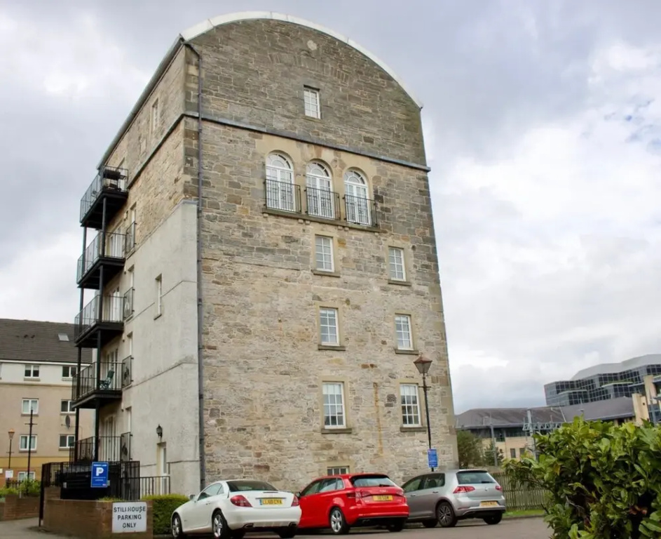 2 Bedroom Flat In Converted Distillery In Edinburgh