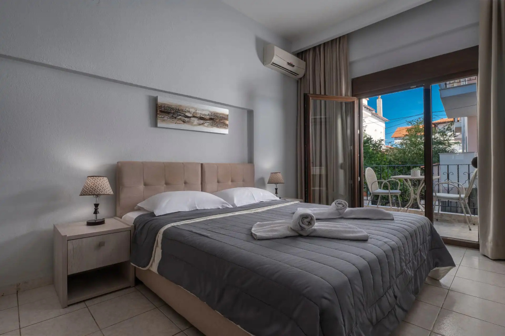 Standard Double room (full double bed)
