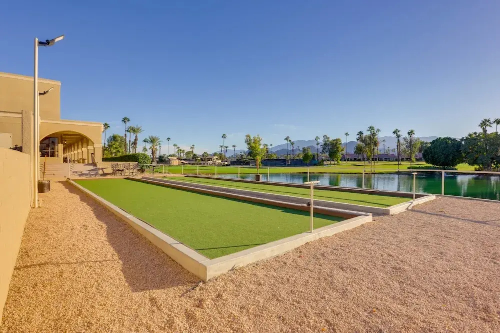Pet-friendly Palm Desert Retreat: Golf Course View