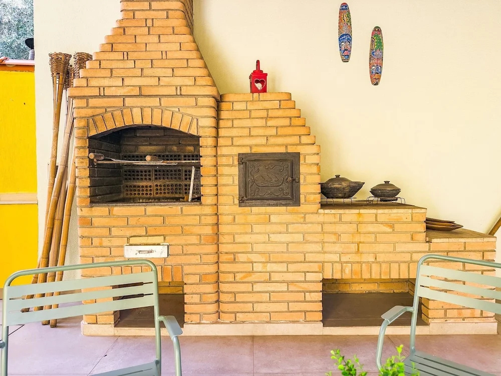 Espaço gourmet e home-office na Granja Viana