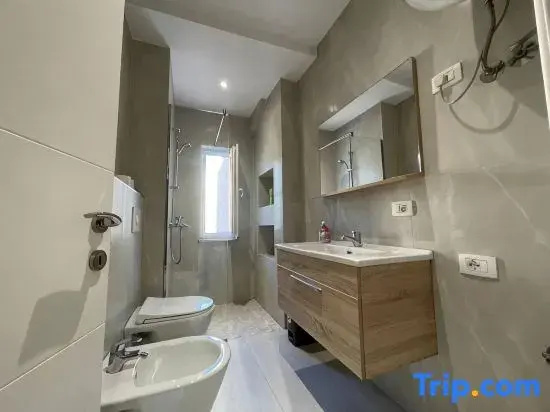 Kadare City-Center Apartment with Balcony