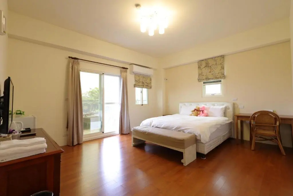 Standard Double room with balcony (full double bed)
