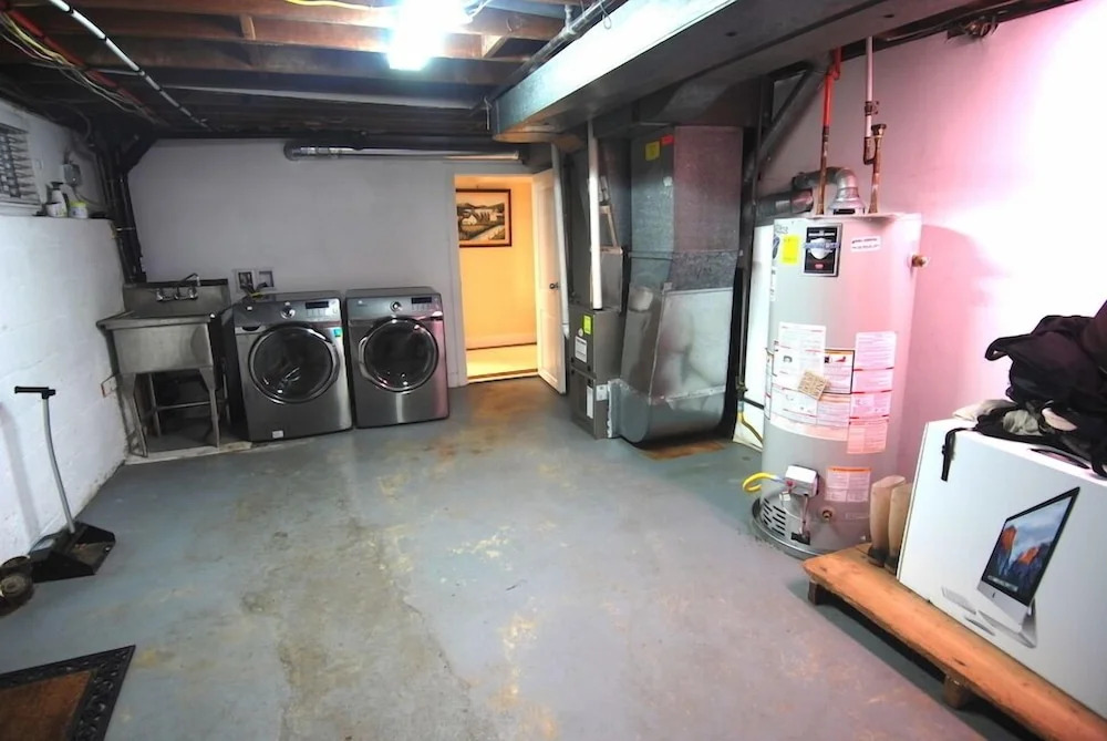 LUXE Retreat at 8050 Kaymar Dr. - фото 16