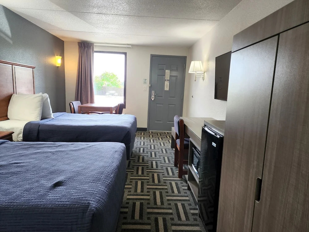 Standard Quadruple Basement room