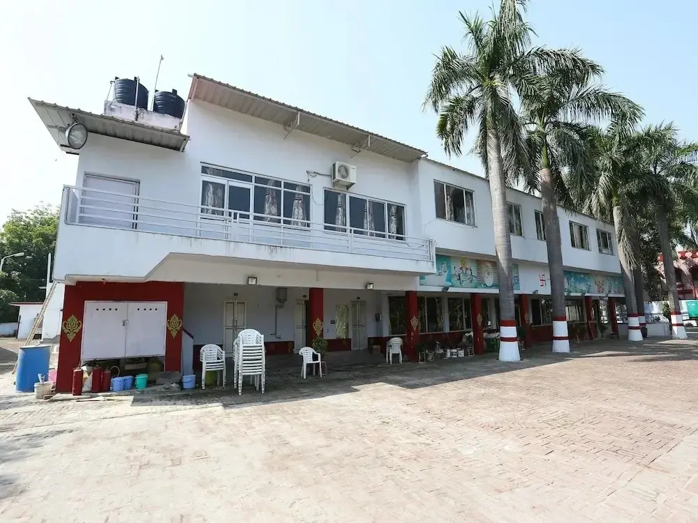 The Palms Resort By OYO Rooms