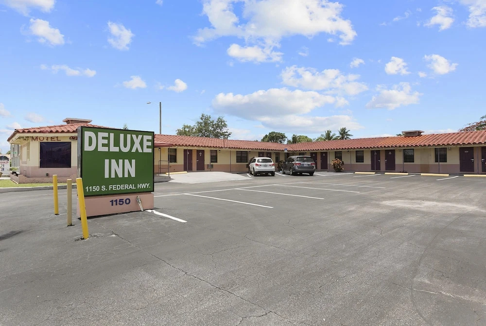 Deluxe Inn