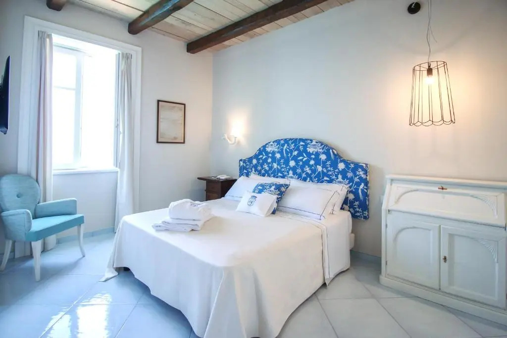 Superior Double room with sea view (full double bed)