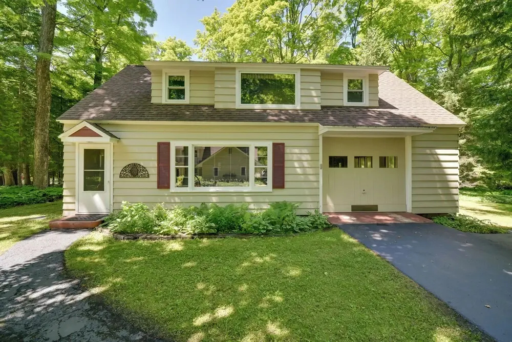 'the Carriage House:' Walk to Peninsula State Park