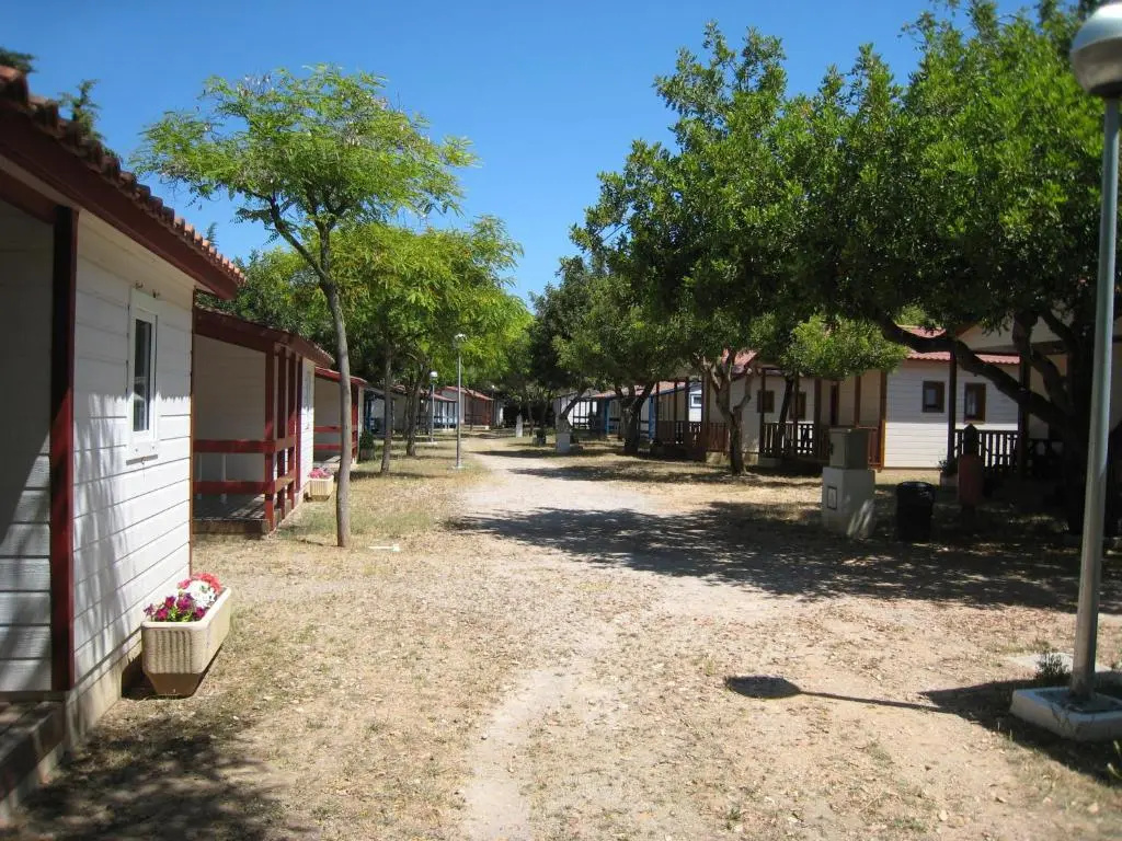 2 Bedrooms Bungalow