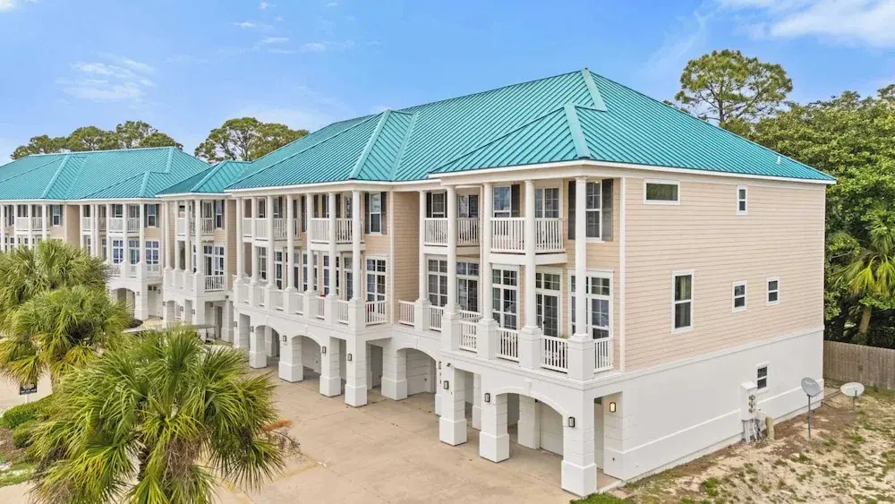 Tidal Charm by Avantstay Walk to Beach, Community Pool, Balcony, Ocean Views