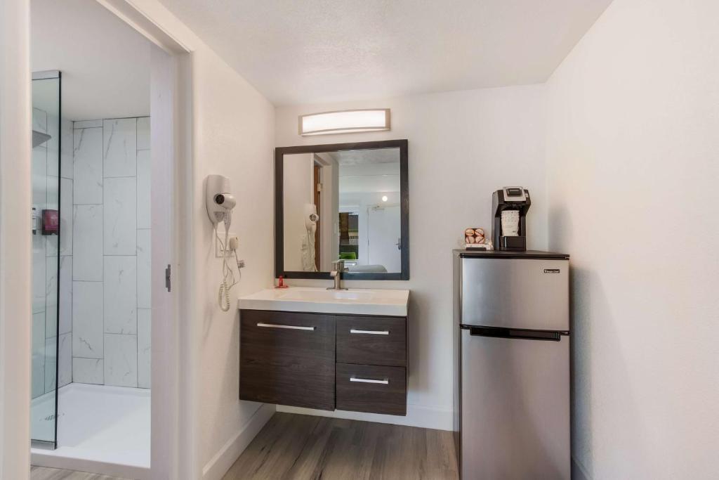 Двухместный номер Standard 2 отдельные кровати в SureStay Plus Hotel by Best Western Scottsdale North (ex.Fairfield Inn by Marriott Scottsdale North)