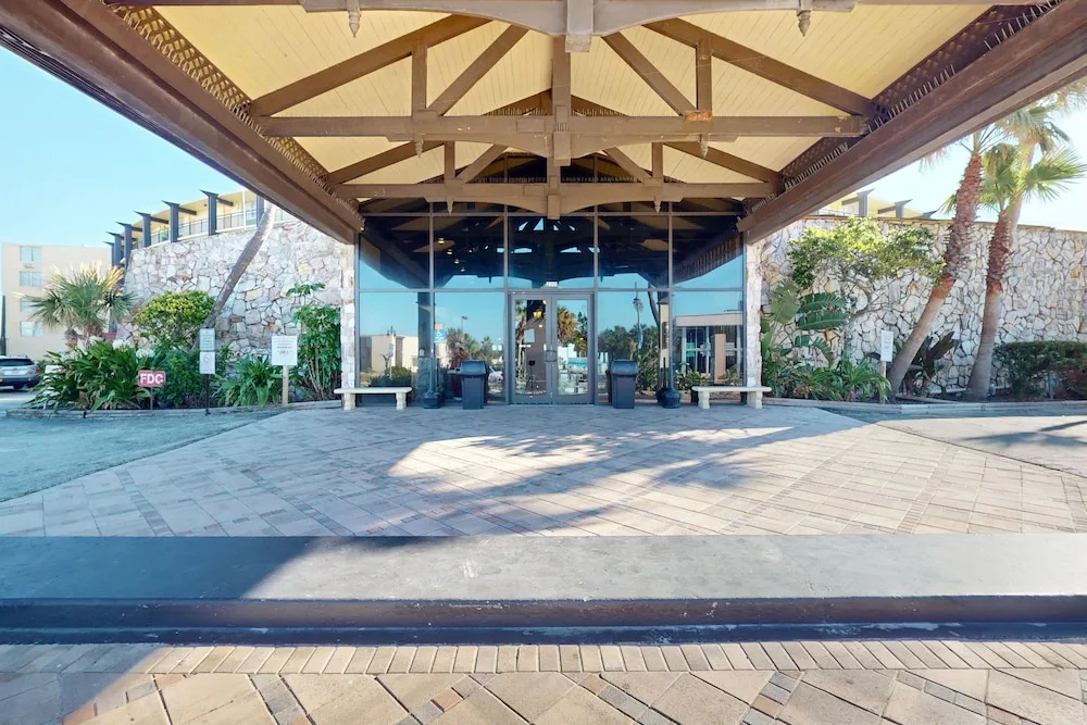 Hawaiian Inn 322
