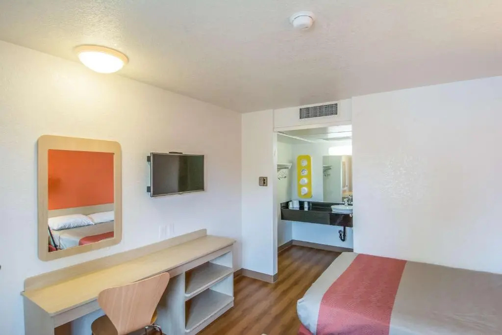 Deluxe Double room (full double bed)