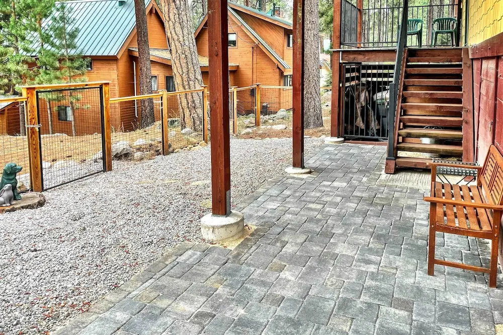 Close to Donner Lake & Skiing: Truckee Getaway