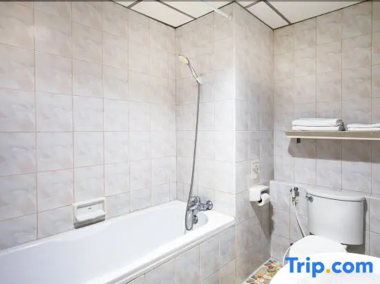 Двухместный номер Standard с видом на море 2 отдельные кровати в Kata Sun Beach Hotel