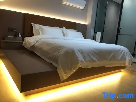 Standard Double room with sunrise view (full double bed)